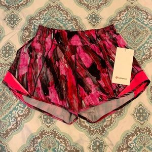 BNWT Lululemon hotty hot shorts size 4 tall